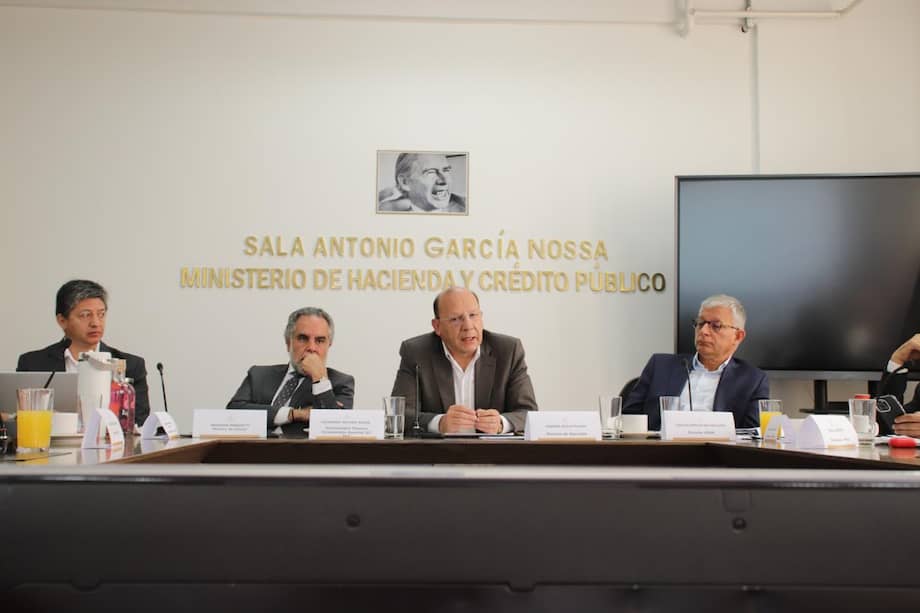 A la reunión con el Gobierno asistieron 16 mandatarios regionales.