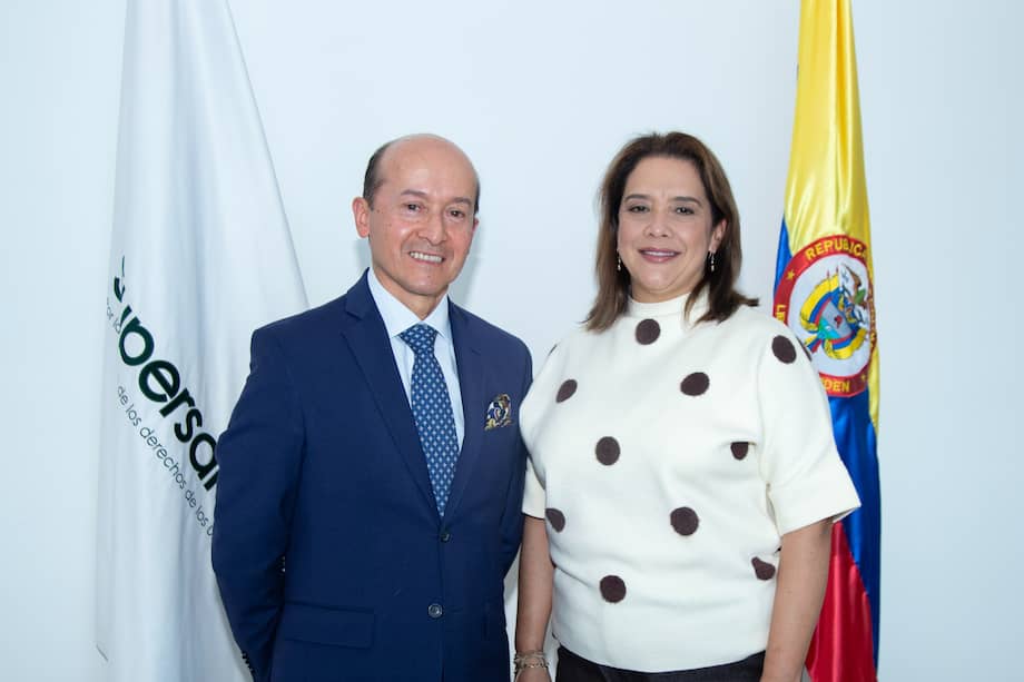 María Andrea Godoy, superintendente de Salud, junto a Edgar Felipe Molina, nuevo agente interventor de la EPS Coosalud.