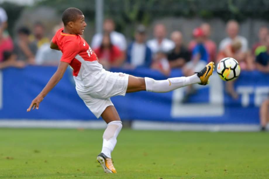 Kylian Mbappé, durante un partido de pretemporada con el AS Mónaco. / AFP