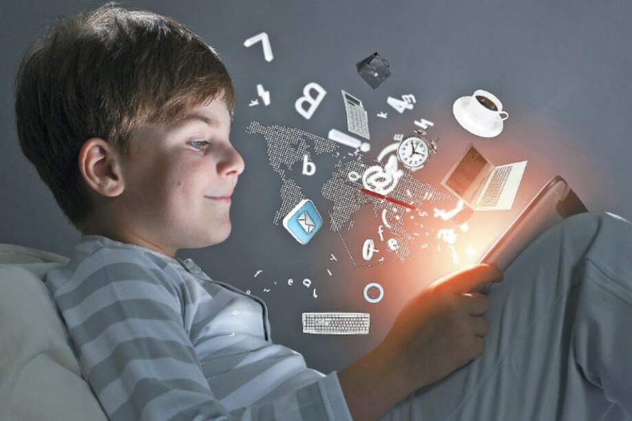 Usados correctamente, dispositivos como las tabletas ayudan a desarrollar habilidades de lectura, escritura y dibujo. / iStock