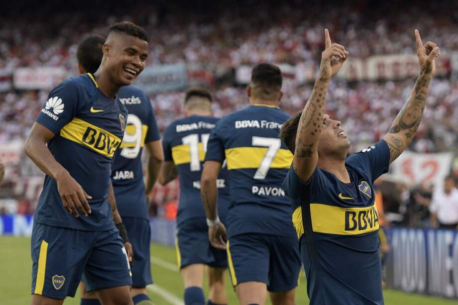 Edwin Cardona (der.) y Wílmar Barrios, acusados de violencia contra varias mujeres. / AFP