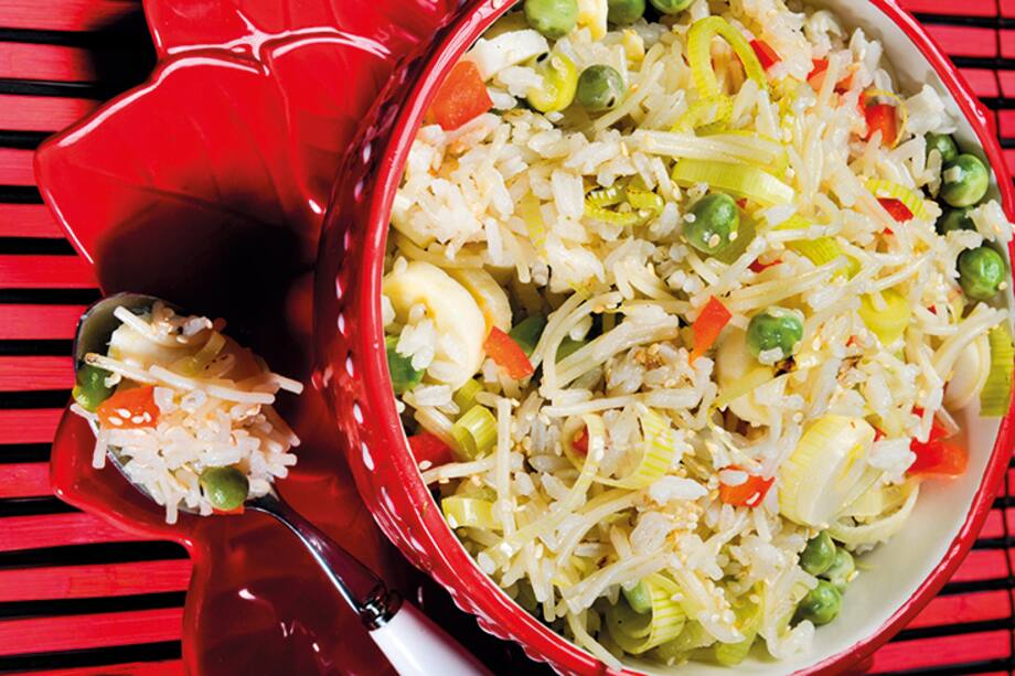 Receta del día: arroz freido con arveja, palmitos y fideos