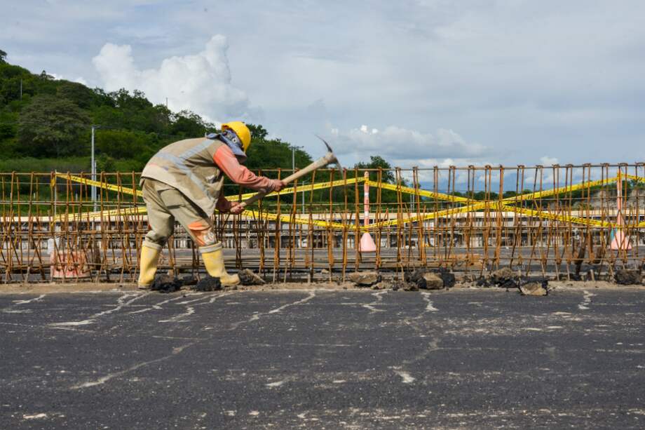 Obras en la vía Girardot-Honda-Puerto Salgar. / Cortesía - ANI