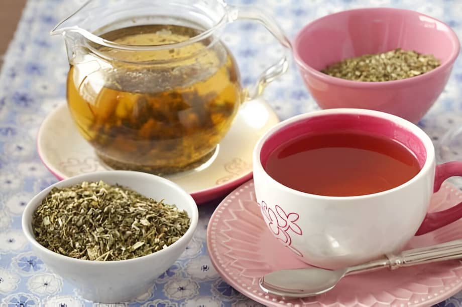 La ruda seca, aparte de tener un sabor tan único, contiene propiedades que benefician tu cuerpo y fluidez intestinal.