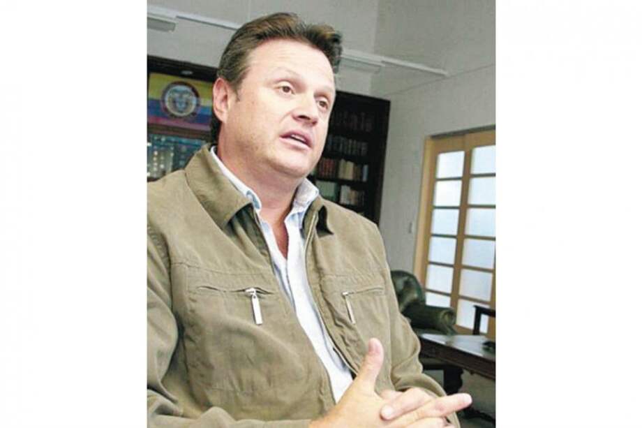 El senador Luis Emilio Sierra.