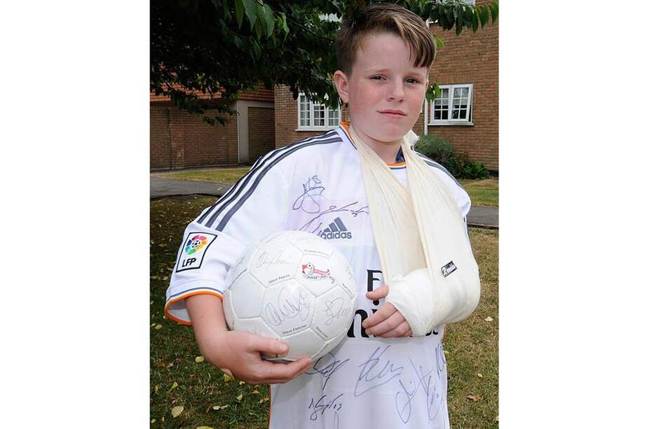 Cristiano Ronaldo le rompe el brazo a un niño