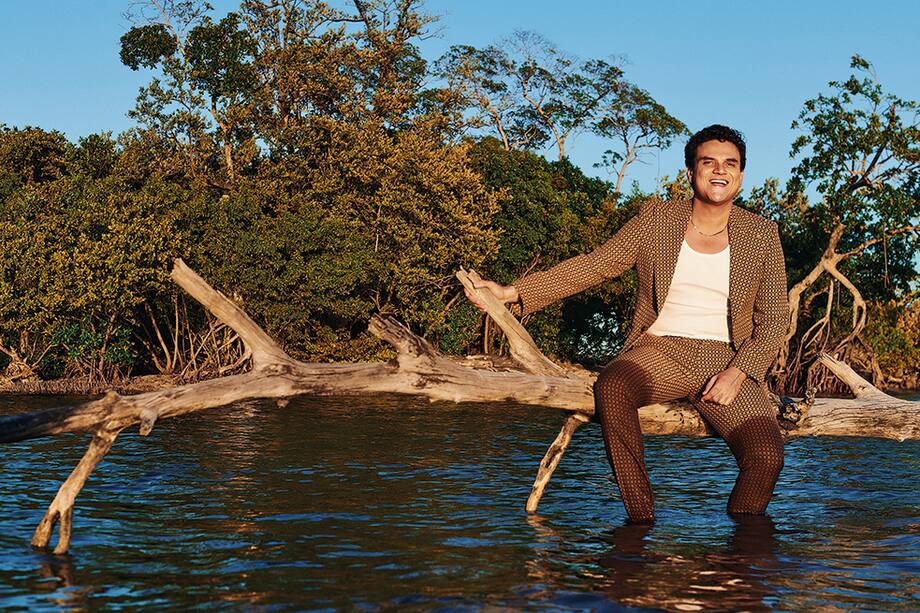 Desde Miami, en exclusiva, Silvestre habló sobre la vida, la música y la actuación.