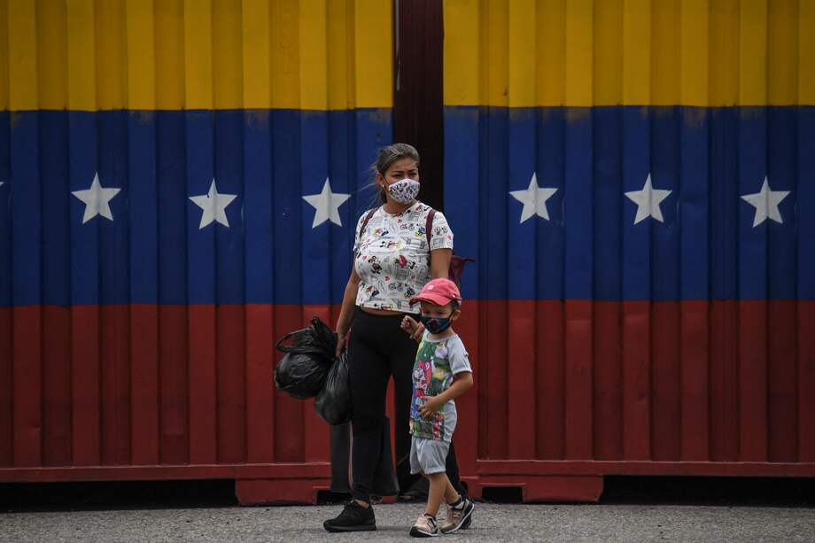 Por lo pronto, y según informan medios locales, solo se permite el cruce hacia Colombia de estudiantes y permisos médicos.