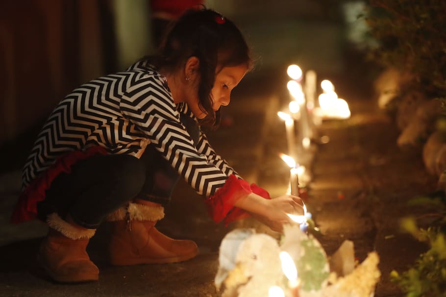 El día de las velitas está a la vuelta de la esquina, sin embargo, mucho no saben su origen y por qué se celebra. Conoce su historia aquí.