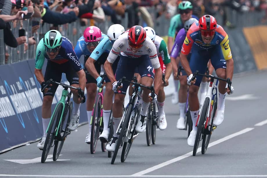 Paul Magnier se impuso en el esprint de la primera etapa.