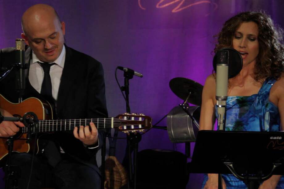 La pareja integrada por Nacho Mañó y Gisela Renes quería hacer el disco sobre Chico Buarque desde años atrás. / Cortesía Sony Music