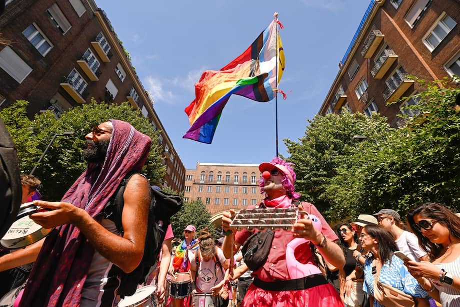 Participantes de la Marcha del Orgullo en Budapest, celebrada el año pasado a pesar de una ley que prohibía este tipo de eventos.