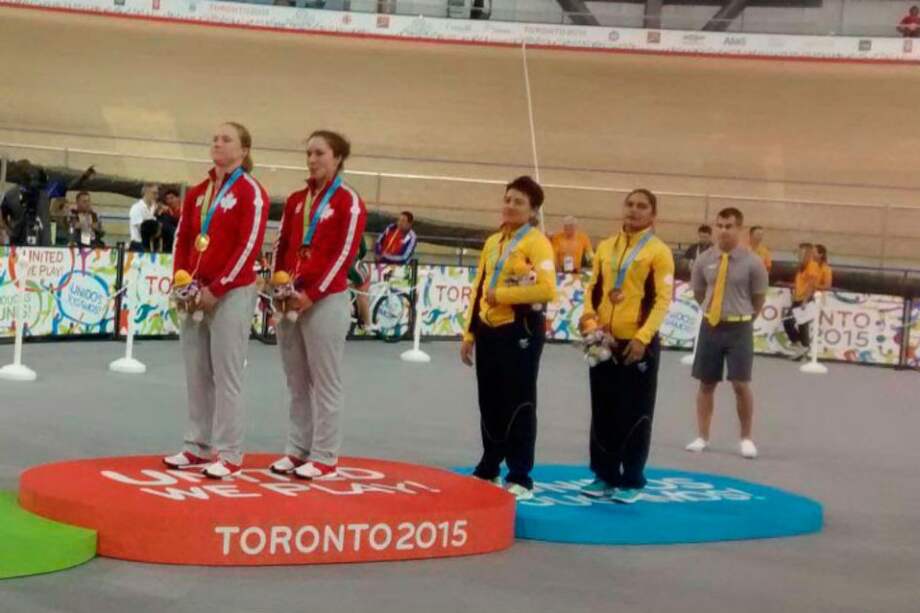 La dupla colombiana recibe la presea de bronce en los Panamericanos. Foto: FCC