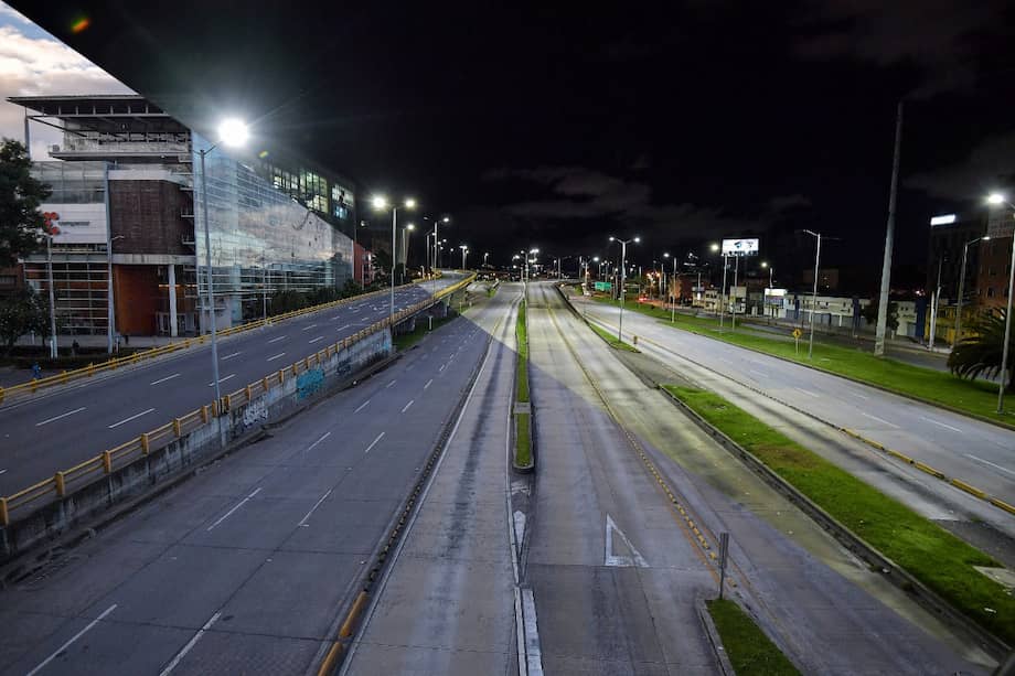 El pico y cédula y la restricción en el consumo de alcohol seguirán rigiendo en toda la ciudad.