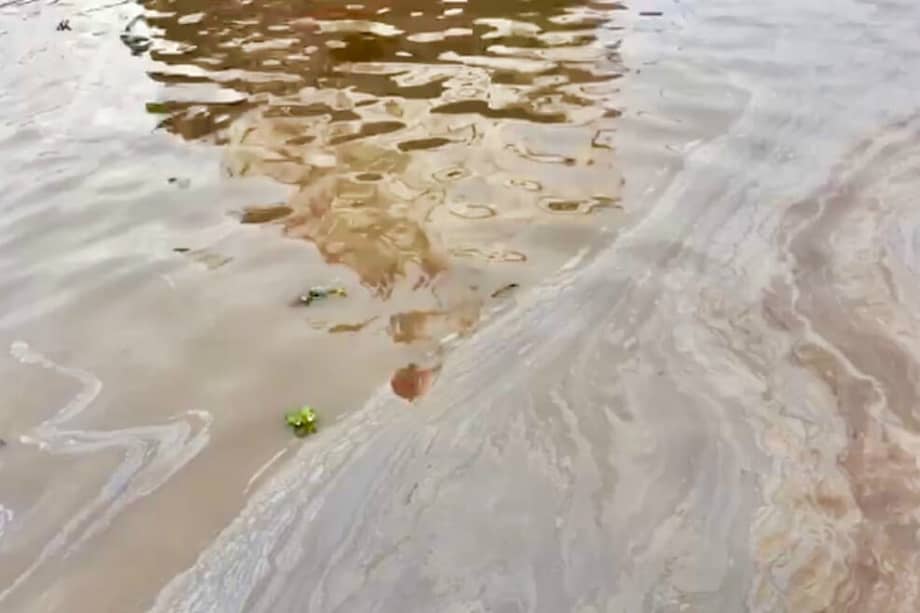 El derrame de combustible se reportó en horas de la tarde. Las autoridades ya trabajan en la contención del mismo. / Dimar