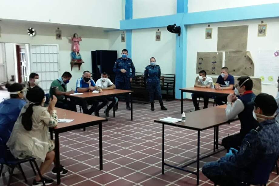 En la cárcel de Villavicencio, primera del país en arrojar casos positivos de COVID-19, se vienen haciendo jornadas de prevención y sensibilización. / Inpec