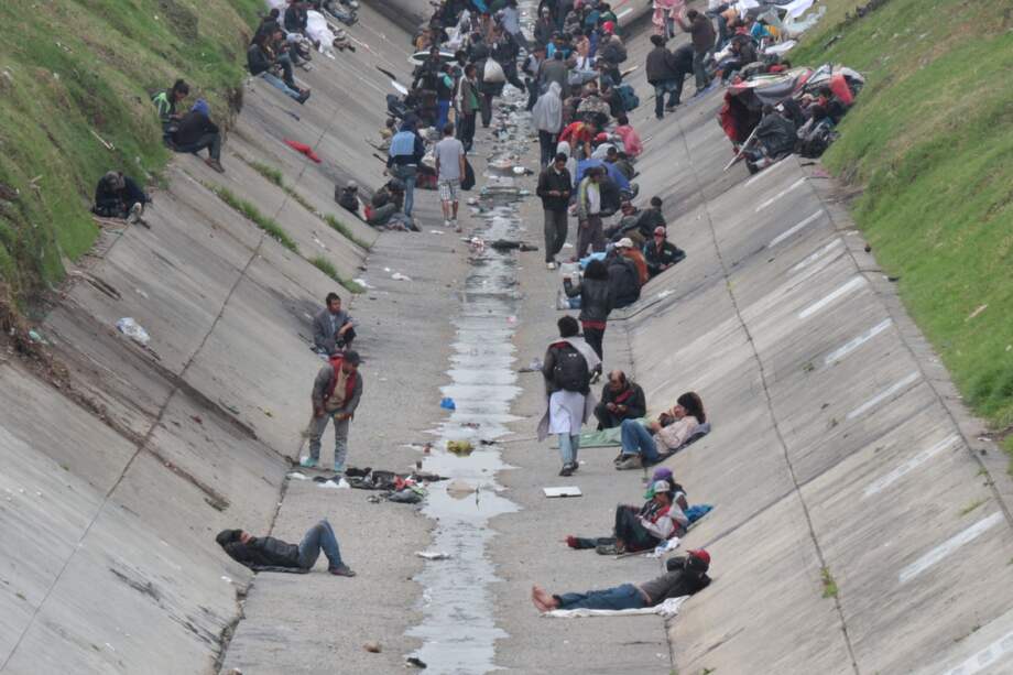 Los habitantes de calle se trasladaron de La Estanzuela al caño de la calle sexta con carrera 30.