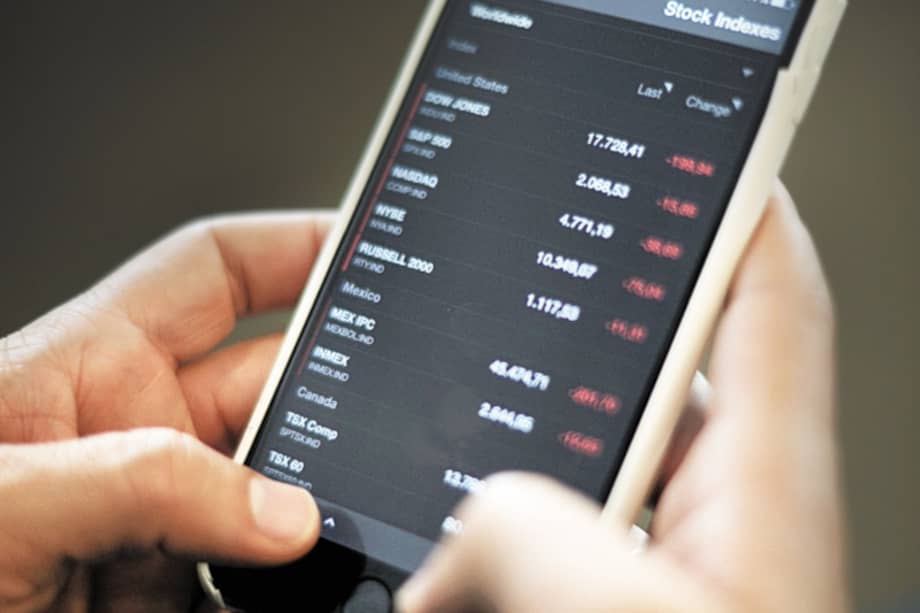 Un usuario móvil promedio utiliza 2,3 productos de su entidad financiera./ Archivo