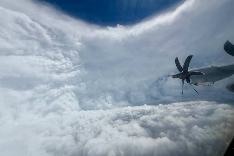 Fotografía tomada de una de las aeronaves de los cazadores de huracanes.