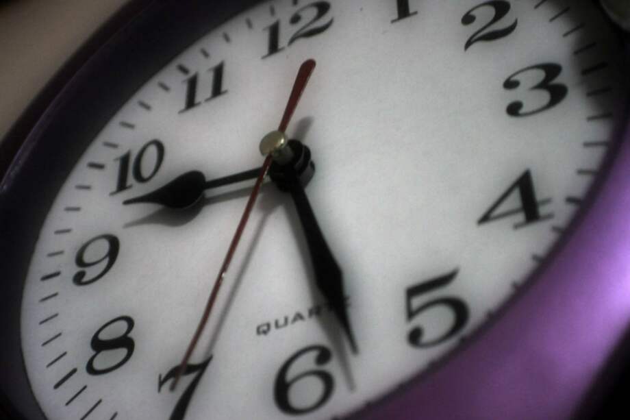 La razón para aumentar un segundo de más a los relojes en el mundo es porque la Tierra ha girado cada vez más lentamente. /Flickr