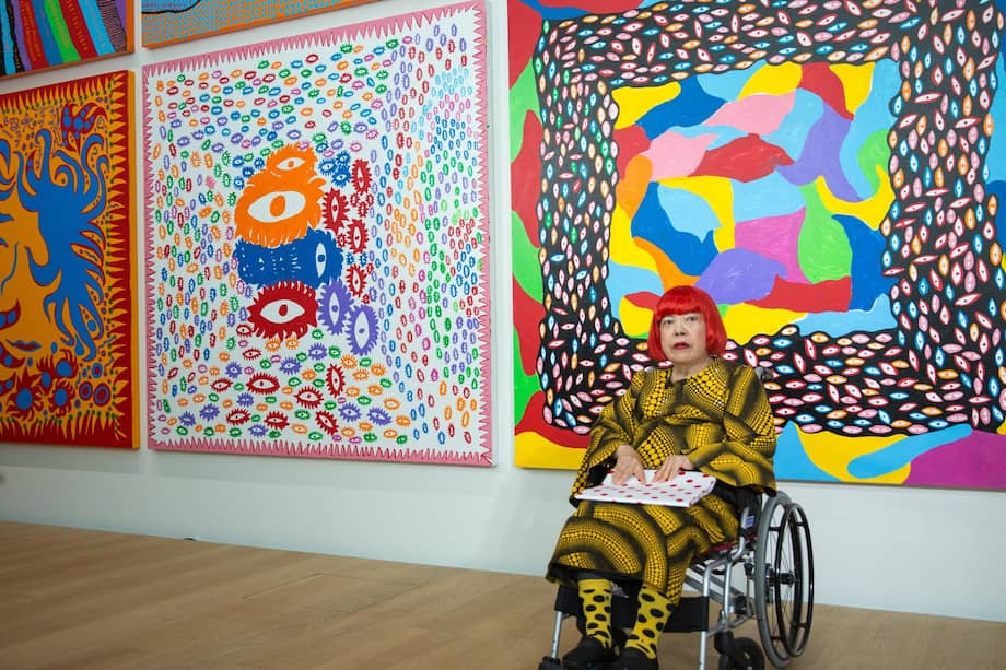 La artista japonesa Yayoi Kusama asiste a una presentación para los medios del Museo Yayoi Kusama y de sus últimas obras en Tokio, Japón, el 26 de septiembre de 2017. Kusama falleció en un hospital de Tokio el 14 de agosto de 2026, según un comunicado publicado en su sitio web el 27 de agosto de 2026.