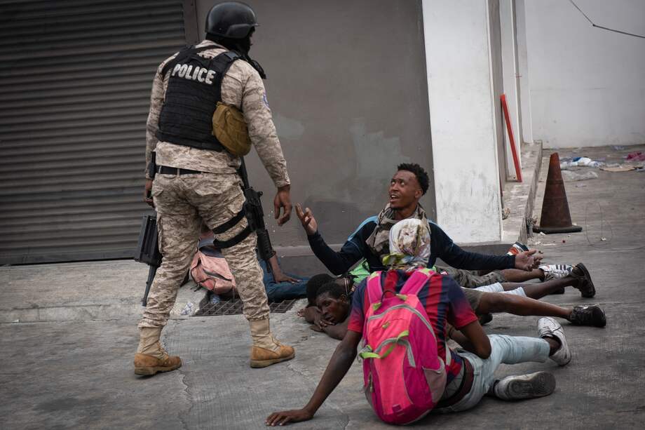 La tensión aumenta hora a hora en Haití, donde las personas exigen la salida del poder del primer ministro, Ariel Henry.