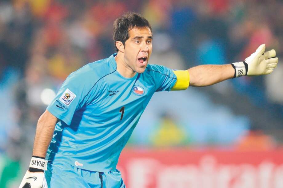 Claudio Bravo, el arquero de la selección de Chile, que mañana se enfrenta a Argentina. / EFE