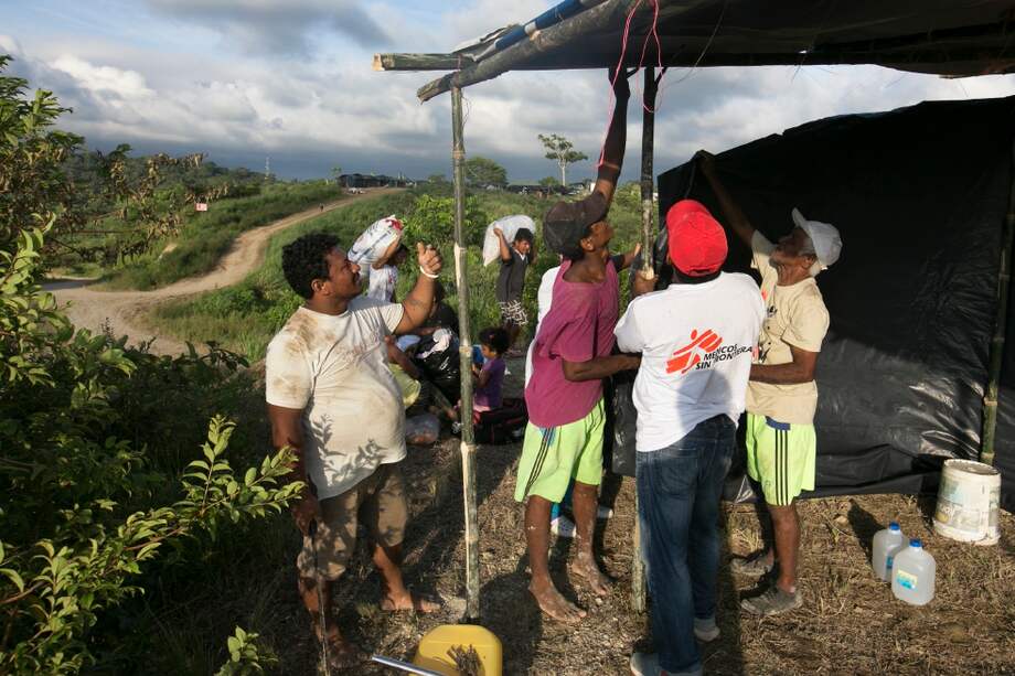 Habitantes de Ecuador viven en refugios tras el terremoto de 7,8 grados. / Crédito: Albert Masias - MSF