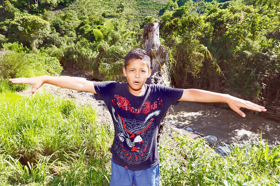 Edwin, en La Trilladora, sacó fuerzas inexplicables y logró levantar el chifonier y salir a flote. Luis Benavides