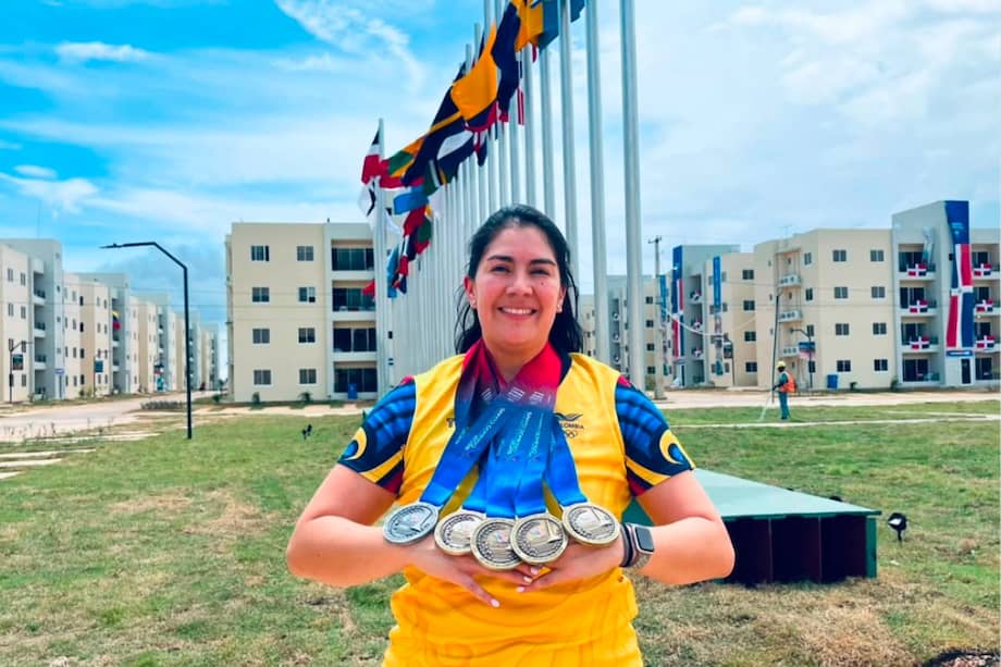María José Rodríguez con sus cinco medallas de los Juegos Centroamericanos y del Caribe 2026.