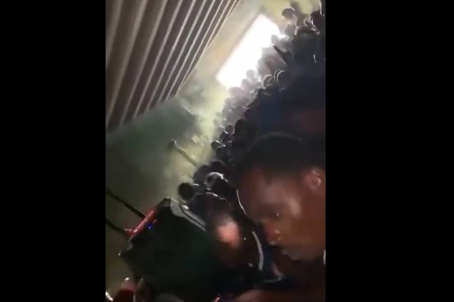 Momentos de la aglomeración compartidos en redes sociales.