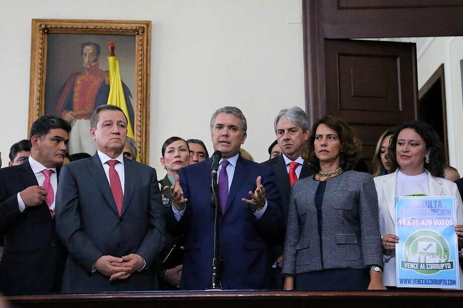 El presidente Iván Duque, en el Congreso, al radicar los proyectos anticorrupción. / Prensa Senado