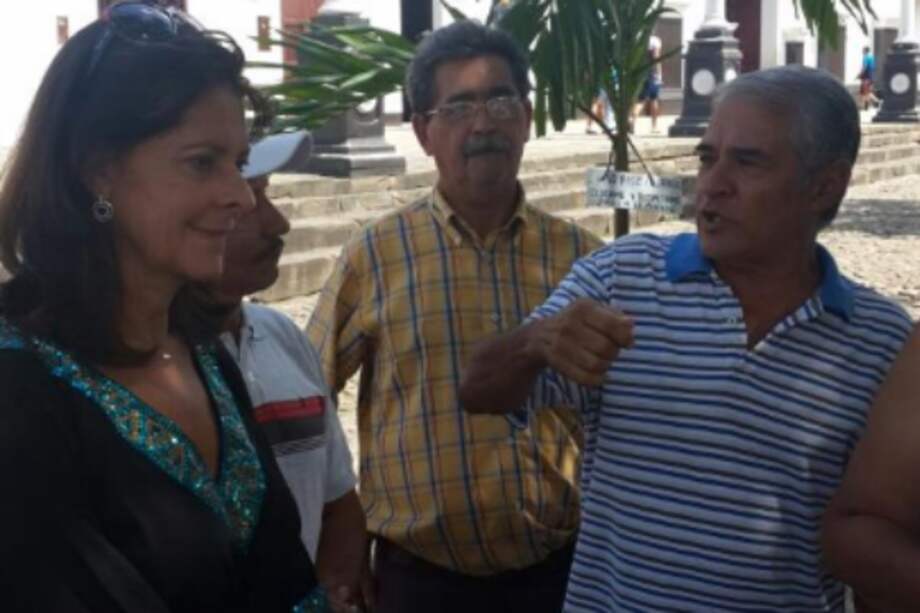 La precandidata presidencial por el Partido Conservador, Marta Lucía Ramírez, en un recorrido en Girón (Santander).