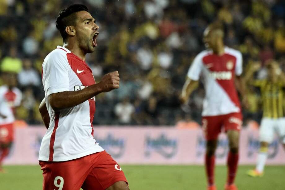 Falcao celebra el gol en el partido de ida de la fase previa de la Liga de Campeones contra el Fenerbahce. Foto: AFP