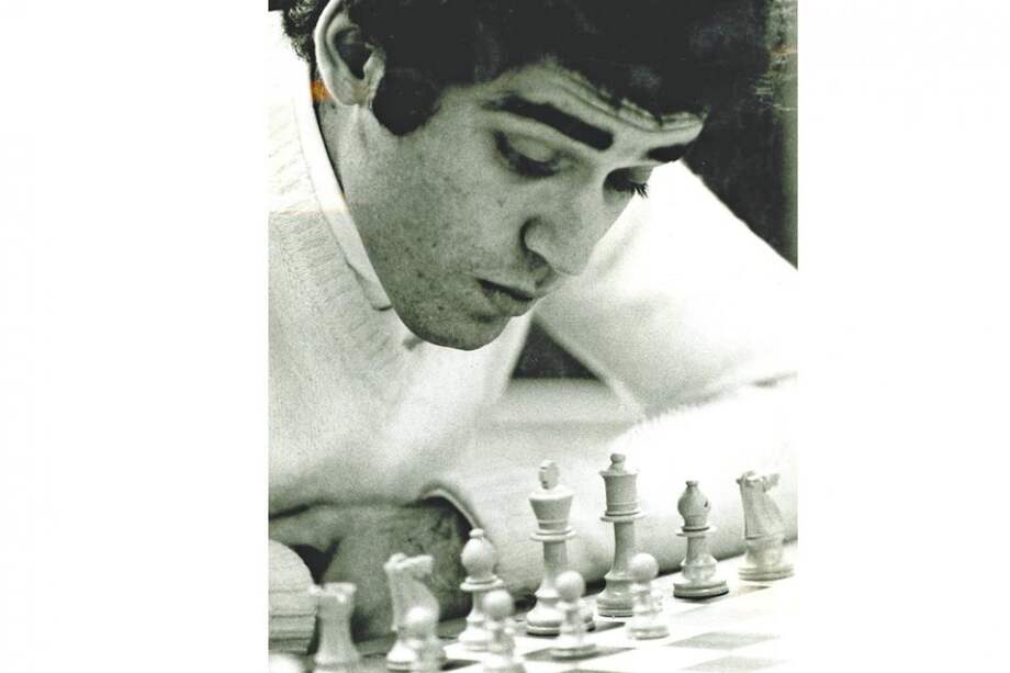 En 1985 se coronó como campeón mundial de ajedrez; 20 años después, se retiró para dedicarse a la política y a la escritura. / Archivo