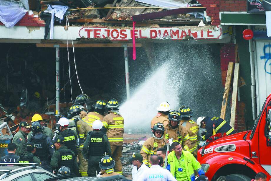 La emergencia fue atendida por al menos cinco máquinas de Bomberos y 16 ambulancias. / Cristian Garavito - El Espectador