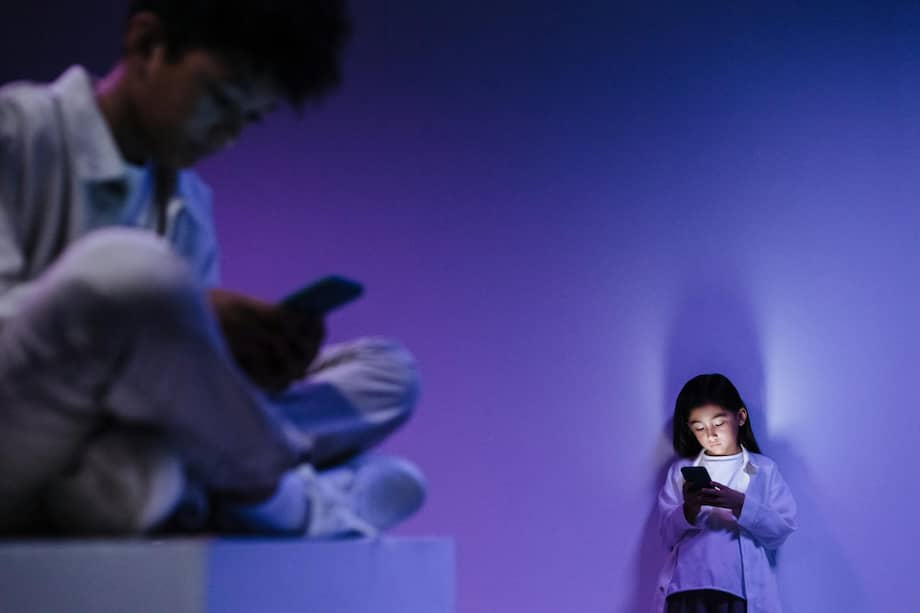 Aproximadamente el 61% de los niños, niñas y adolescentes (6 a 17 años) en Colombia poseen un celular propio.