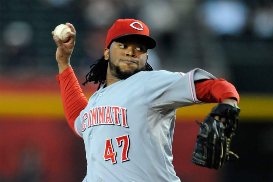Dominicano Cueto se consolida como el más ganador en la MLB