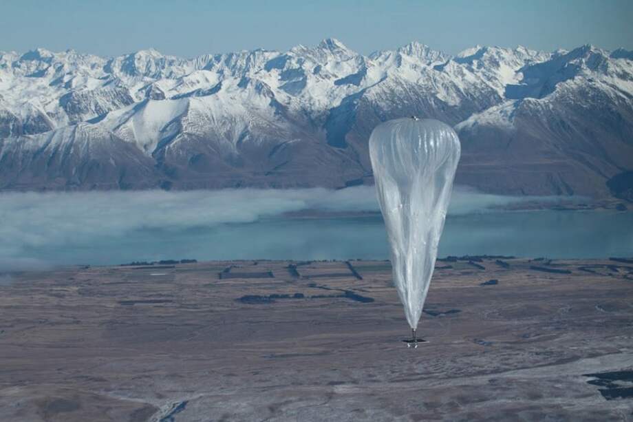 El programa, llamado Project Loon, pretende crear "una red de Internet en el cielo".