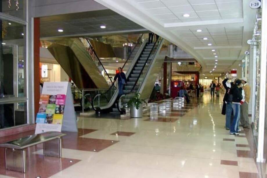 La tragedia ocurrida en el centro comercial Santafé el lunes pasado ha causado tanta consternación porque es de las pocas ocasiones en las que este tipo de crimen es realizado en un espacio público.