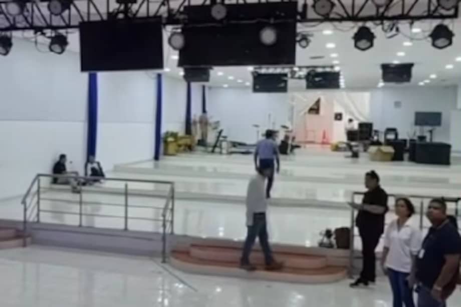 Imagen de video en redes sociales del desalojo de la Iglesia Vida Abundante en Barranquilla.
