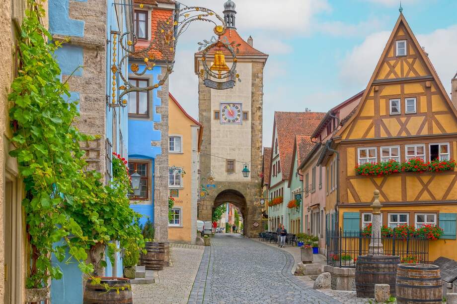 El casco antiguo de Rothenburg ob der Tauber alberga un total de 46 torres históricas. El apodo de "Jerusalén de Franconia" se hace evidente al observar hacia el norte, hacia el casco antiguo, desde la Kalkturm en Spitalviertel.