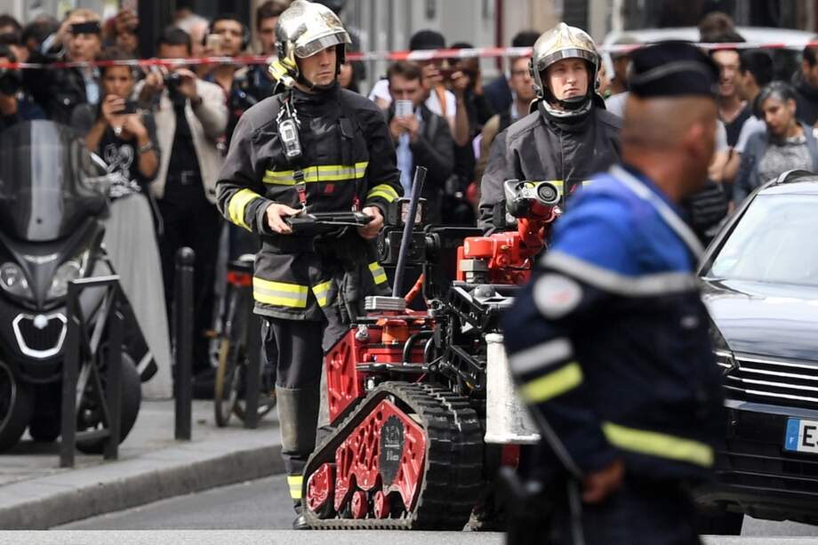 Autoridades francesas durante el operativo en París. / AFP