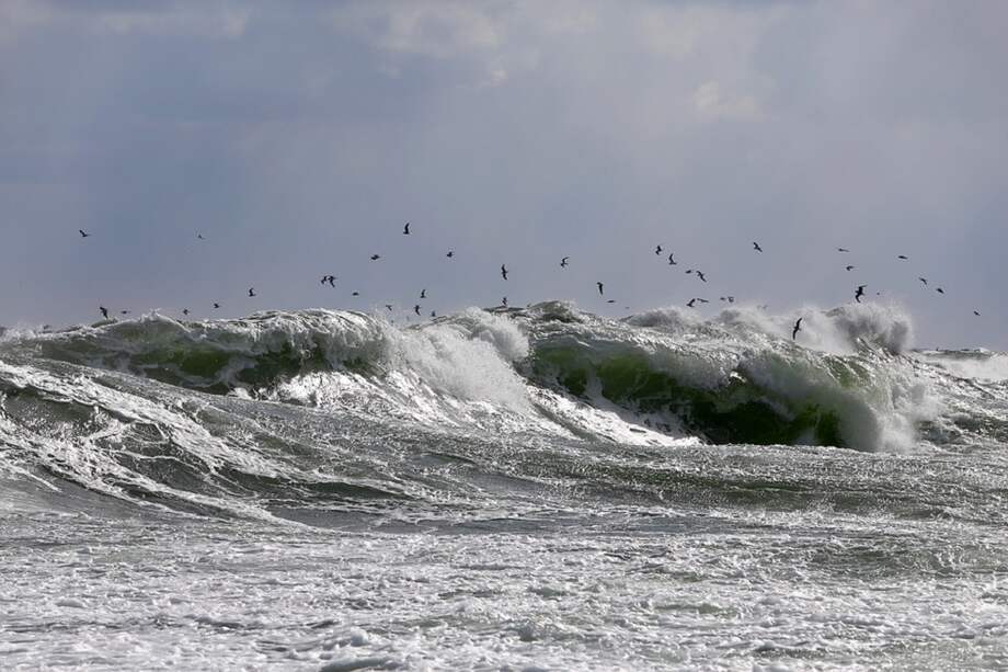 Cuando las aguas saladas y cálidas de latitudes bajas pierden temperatura, van ganando densidad y cuando llegan al Atlántico Norte descienden al fondo del mar. / Pixabay