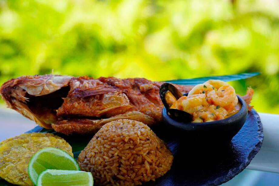 Mojarra roja con un exquisito guiso para deleitar a los que amas