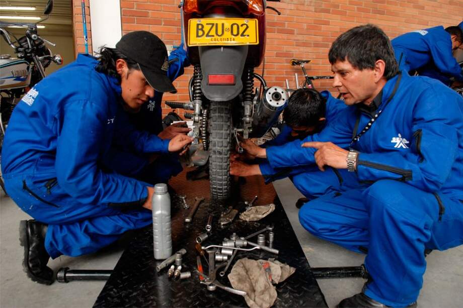 El desmonte de los parafiscales afectaría a los más pobres, según el vicepresidente Angelino Garzón