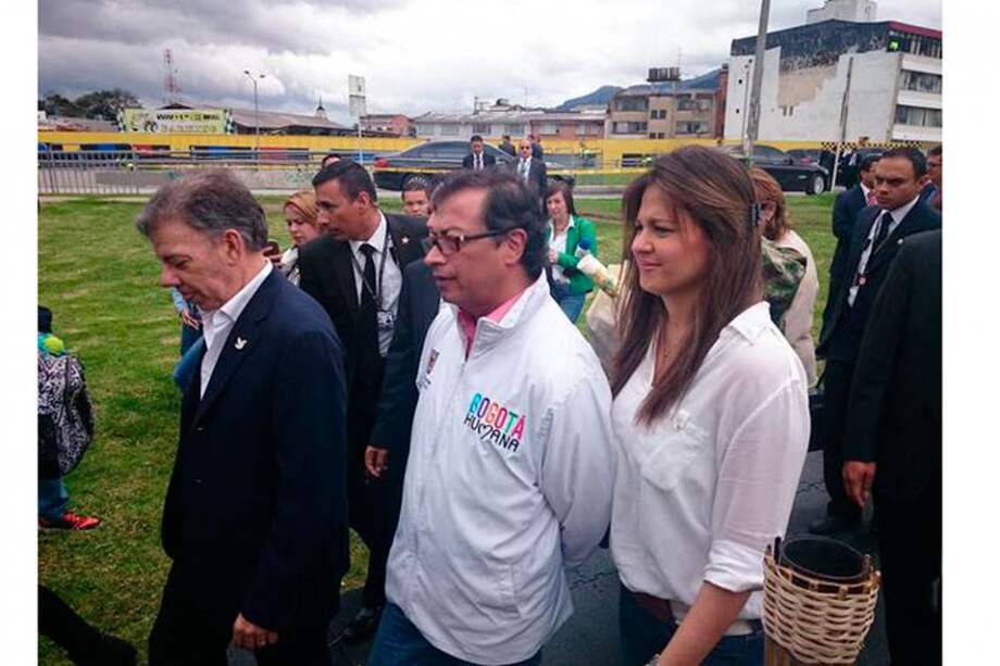 El presidente Juan Manuel Santos y el alcalde de Bogotá en marcha por la paz. / @BogotaHumanaYa