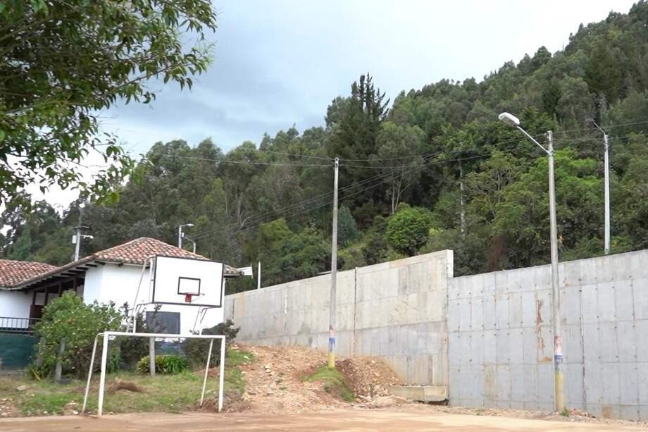 El regreso se realizará de manera gradual con el retorno de las actividades académicas planificado para abril del 2022.