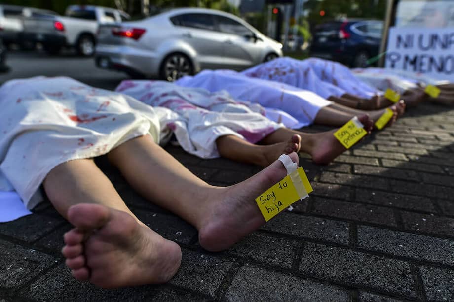 Esta fue una demostración de protesta contra las altas cifras de feminicidios en la región en Panamá durante el Día Internacional de la Eliminación de la Violencia contra las Mujeres. / AFP