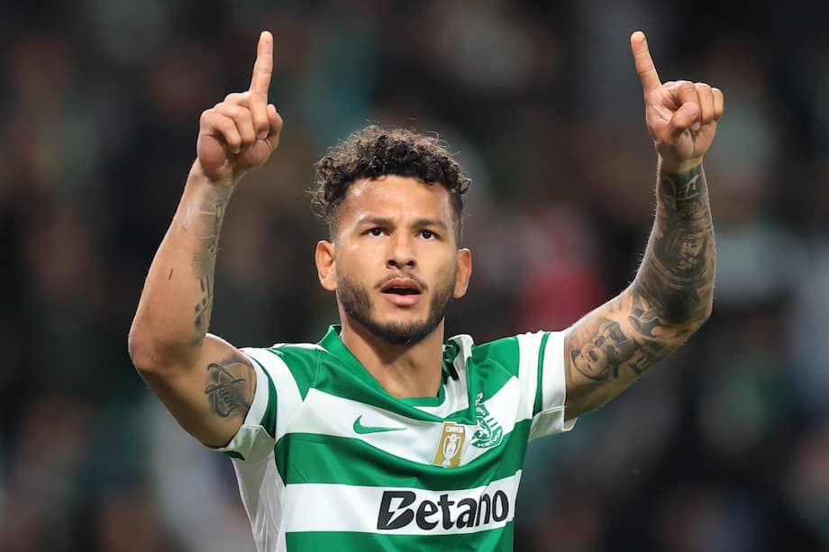 Luis Suárez celebra un nuevo doblete con la camiseta del Sporting de Lisboa.